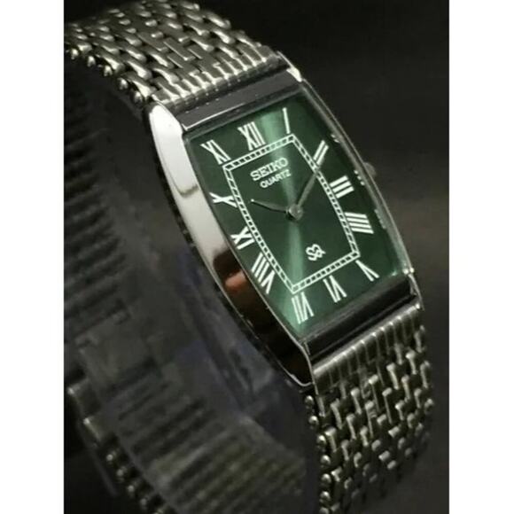 Vintage Style Seiko Quartz Mens Silver Watch & Green accents W/ Metal Strap - Picture 1 of 7